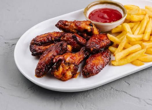 CHICKEN WINGS WITH CHIPS 